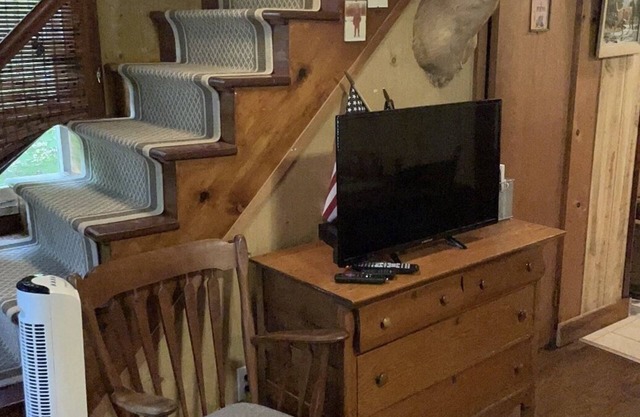 Cute historic cabin in the Poconos that is Dog Friendly!
