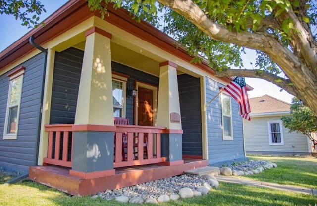 Cute home close to downtown with hot tub