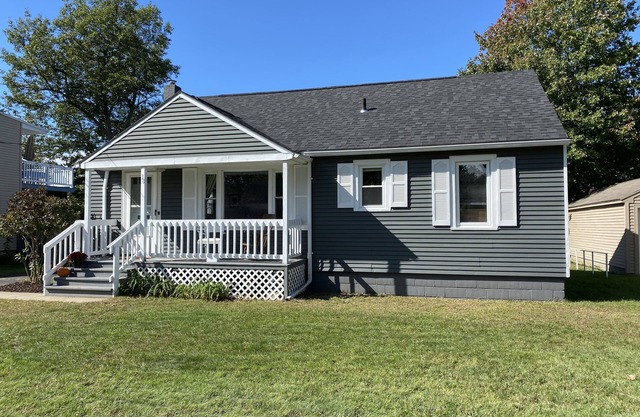 Cute home near the bike path and lake