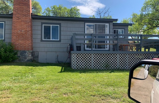Cute lakefront cabin with private dock. Pet Friendly