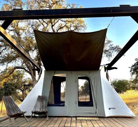 Cute, Lakeside Glamping Bell Tent #2, Wheatland, California