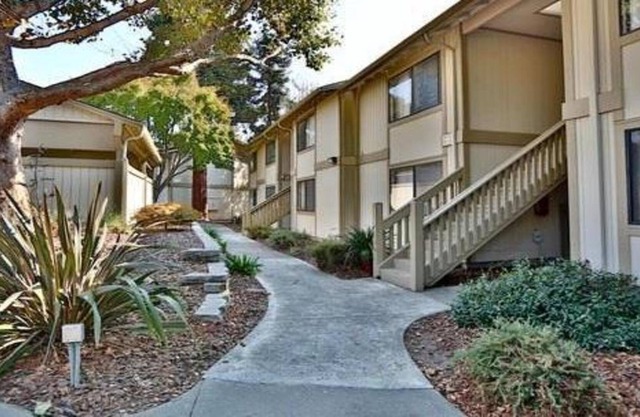 Cute little condo in quite neighborhood