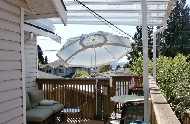 Peggy's Place ist Cute n'Cozy mit privater Terrasse in der Nähe von Seabus