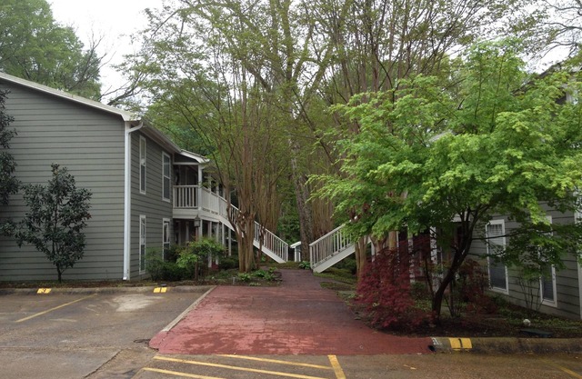 Netter Oxford Condo Block vom Platz