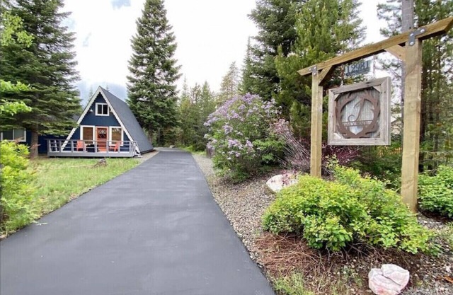 Cute, Pet Friendly Cabin with Hot Tub