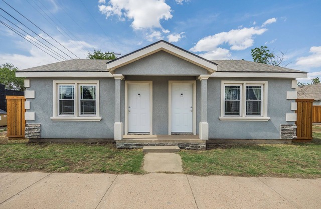 Cute, Privately Split Duplex W/ Queen Beds & Large TVs, Located on RT 66