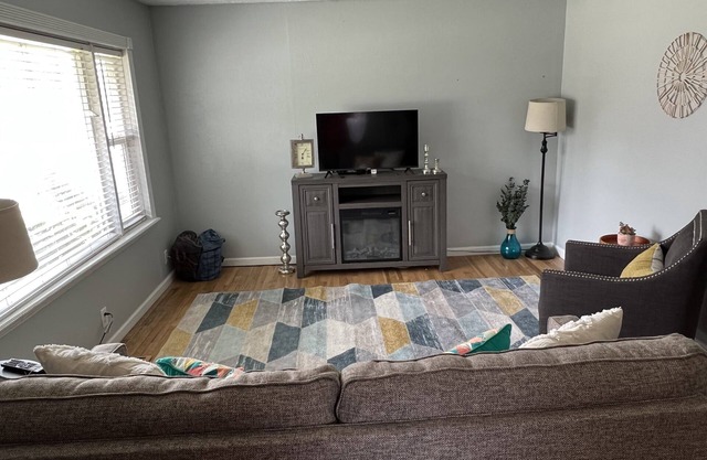 cute remodeled 2bed/1bath centrally located in Twin.