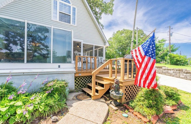 Cute renovated home 10 min to RTJ Golf. Pet Friendly and has Water trampoline.