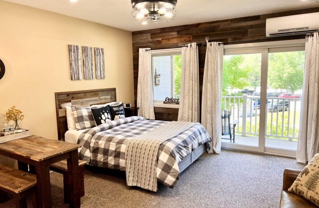 Cute Resort Studio Apt with Pool, hot tub at Loon