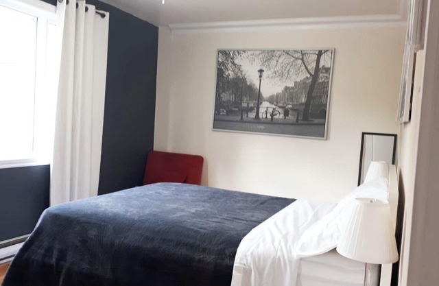 Cute & Spacious 2 bedrooms Condo + Parking - Walking distance to Olympic Stadium