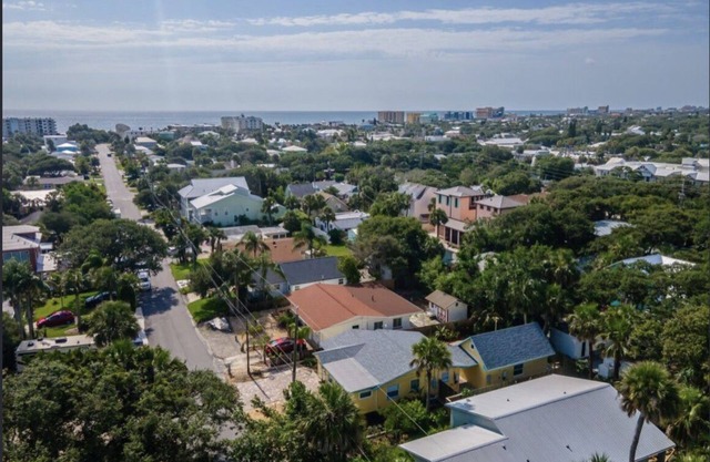 Cute Studio just 2 blocks from New Smyrna Beach & Flagler Ave.