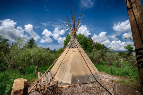 Cute Teepee near Boise, Idaho - Fantastic Glamping Getaway with Friends by the Payette River
