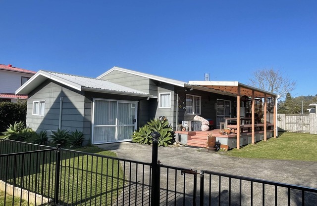 Cute, well equipped beach house, close to town and beach