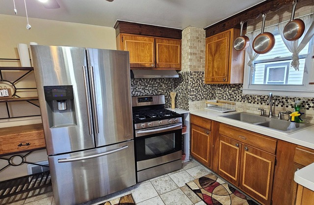 Cute Westbrook home very close to Buff Airport n 30 minutes from Niagara Falls