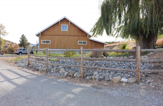 Niedliche Winzer-Wohnung in der Mitte des Tadasana Vineyard Estate.