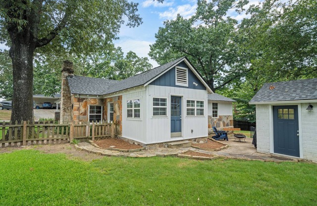 Cutest in Hot Springs "Amazing Place" Fully Restored--"English" Rock Cottage