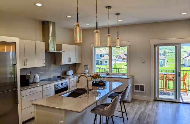 Cutthroat Condo - Mountain View and European Kitchen Close to Spring Creek Ramp