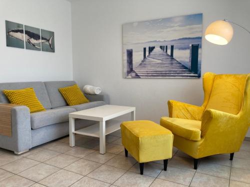 CUXKieker - Moderne Ferienwohnung mit Pep in Cuxhaven-Sahlenburg, WLAN, Parkplatz und Gartenblick, nah am Nordseestrand und Wernerwald