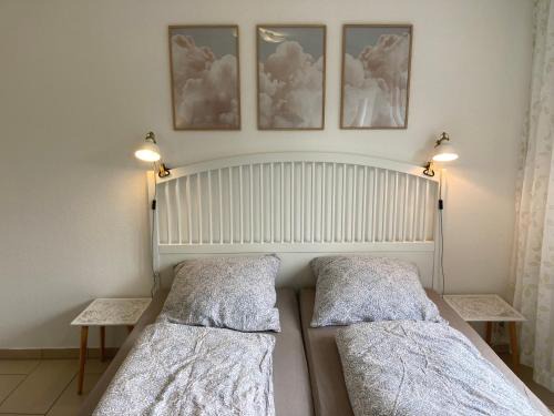 CUXTräumer - Stilvolle Ferienwohnung für Paare - WLAN, privater Parkplatz und Grill - Ruhige Lage mit Gartenblick, Nordseestrand und Wernerwald fußläufig, Cuxhaven- Sahlenburg