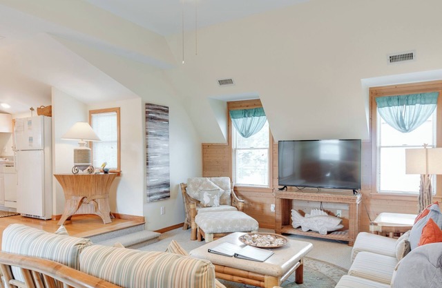 CV6A: Scotch Bonnet A -2nd floor 1BR villa, spacious living area!