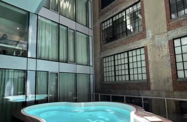 D-06 COZY & INDUSTRIAL APARTMENT IN DOWNTOWN MONTREAL GREAT VIEW
