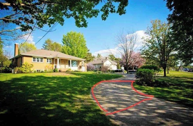 D&B’s Cozy 2 Bedroom Basement Apartment with a 5 minute walk to Chemong Lake