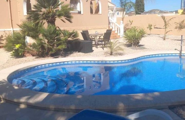 D06 Ruby 2 bed/2 bath, private pool & garden, air conditioning, dog permitted.