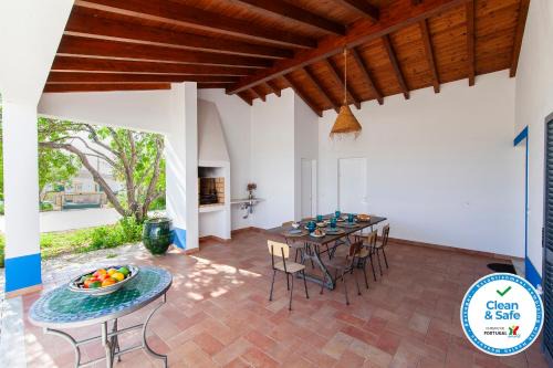 D13 - Eiras Velhas Holiday House in Almádena