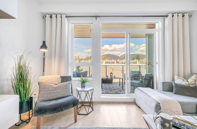 D41 - Beautiful spacious 2 Bedroom in North Vancouver