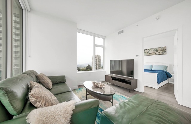D8 - Bright & Modern 2BR with Stunning City Views
