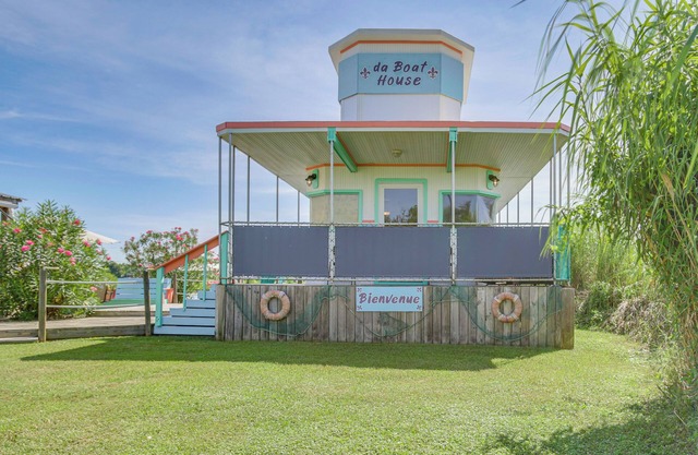'Da Boat House' w/ World-Class Bayou Fishing!