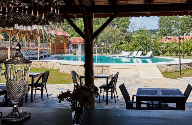 Dachas Cove Hotel