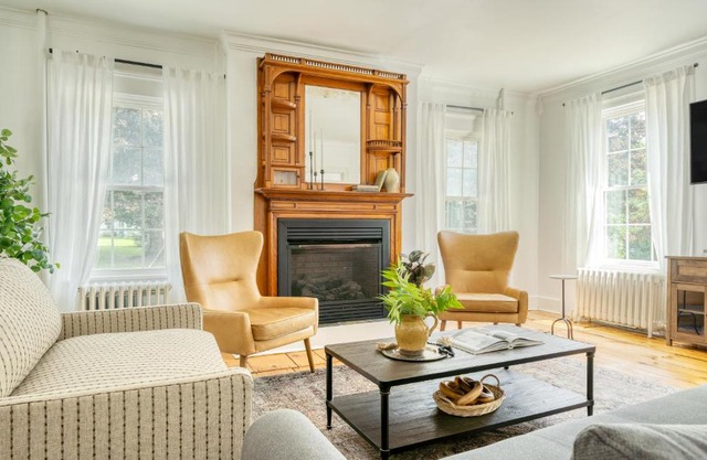 Daffodil by AvantStay Countryside Retreat in Historic Home w Large Backyard