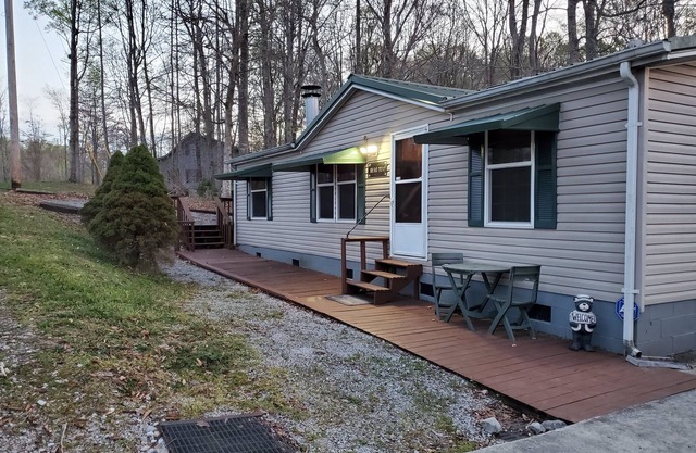 Dale Hollow Lake Getaway im Wald, eine Minute vom See entfernt!