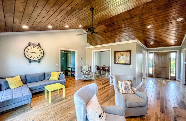 Dale Hollow Lakehouse, Hot Tub, gameroom, 2 SUPs, 4 acres, awesome views