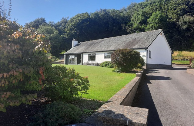 DALE VIEW, pet friendly, character holiday cottage in Cockermouth