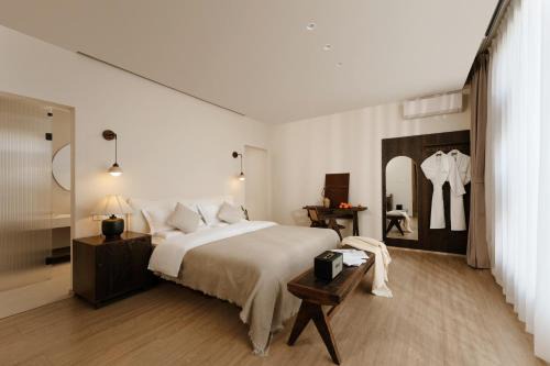 Dali Mountainside Hotel