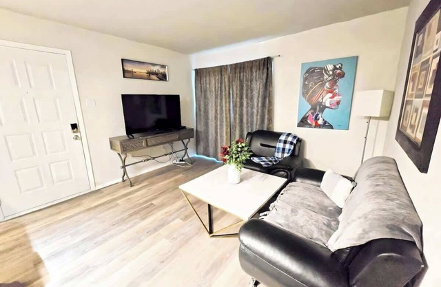 Dallas full apartment with parking washer dryer