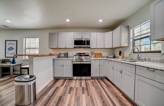 Dallas House | Dog-friendly cabin in Blanco with firepit, W/D, streaming