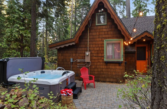 Dancing Cubs Camp - Updated, Dog Friendly, Hot Tub