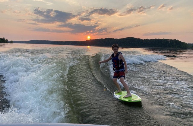 Dandy Times at Barren River Lake. Relax at your cozy farmhouse away from home.