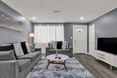 Daniel's Midtown Retreat - Pet Friendly - 5 beds - Centrally Located