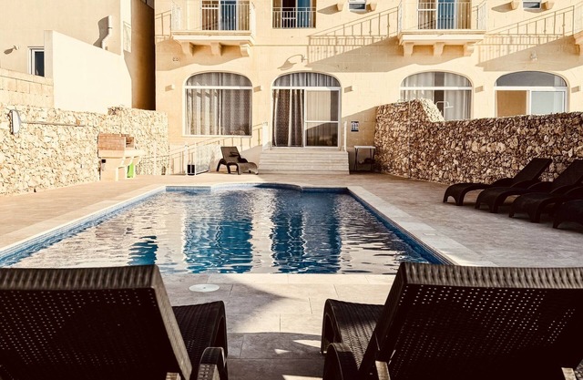 Villa-Komfort-Ensuite mit Bad-Blick auf die Landschaft-Danny