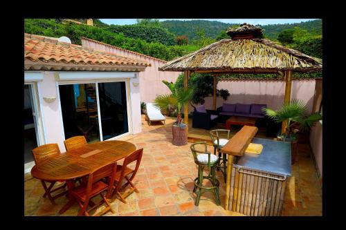 Dans Bâtisse traditionnelle appartement de la plage et terrasse Bali