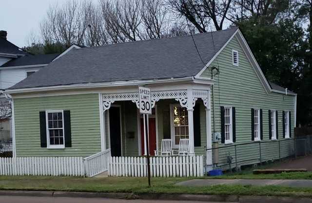 Liebling Downtown Cottage