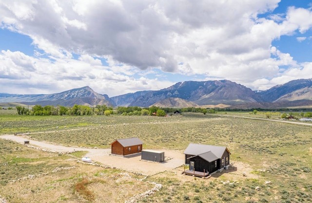 Dark Sky Retreat- 2 cabins, pet friendly, mountain views