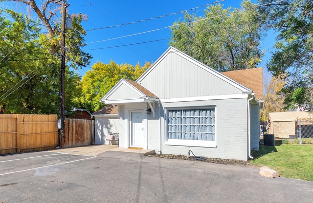 Darling cottage home just minutes from downtown!