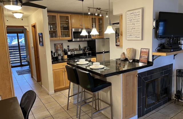 Darling, DOWNTOWN Oasis! Walk to EVERYTHING Fun!