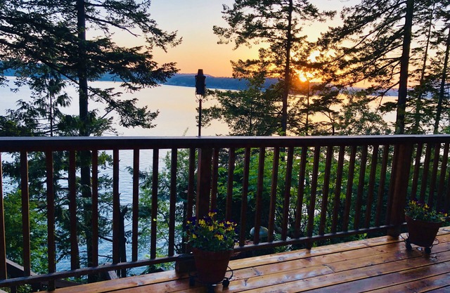 Darling Oceanfront Cottage nur wenige Minuten von der Stadt La Conner entfernt.