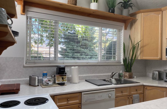 Darling secluded 1 bedroom 1 bathroom w/ hot tub apartment.